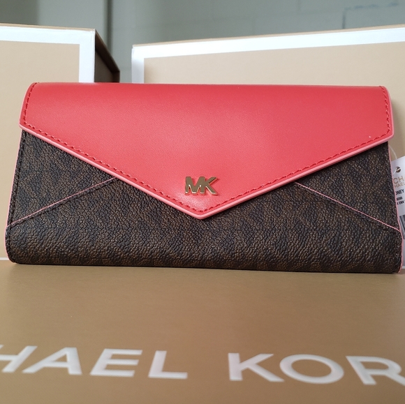 Michael Kors Envelop Wallet - Picture 4 of 4